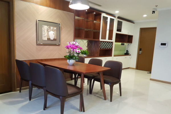 cho thue can ho vinhomes central park thap landmark 3 3 phong ngu 